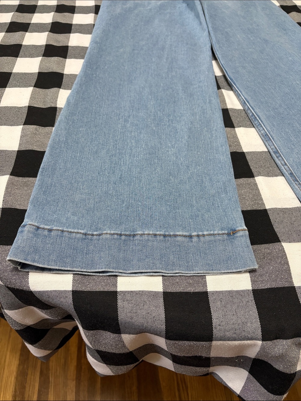 BCBGeneration Pleated High rise 2 Button Wide Leg Jeans Size 3/26 x 31 Stretch - Picture 8 of 10